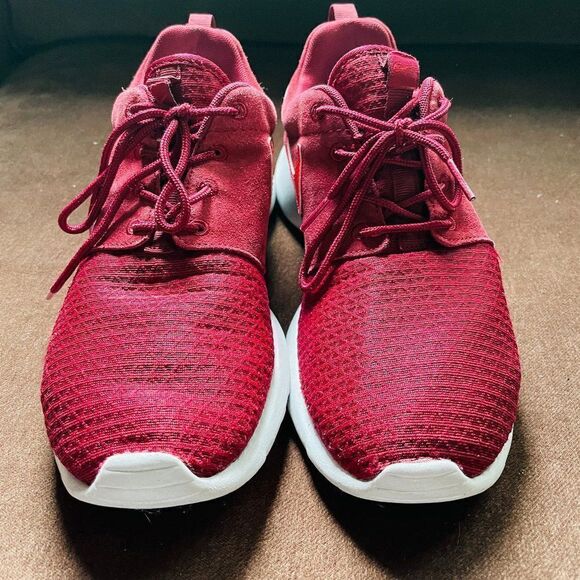 Mint Condition NIKE Roshe Run Burgundy Suede Sz 9 - Picture 2 of 8